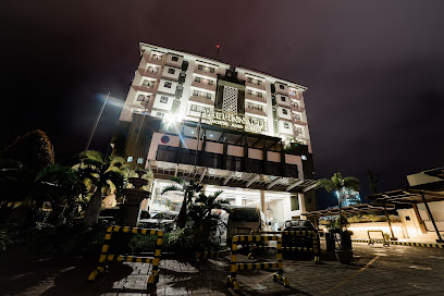 The Pinnacle Hotel and Suites